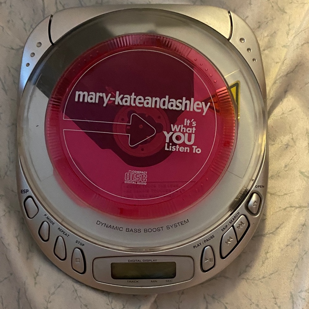 Rare 2002 Mary Kate and Ashley cd player